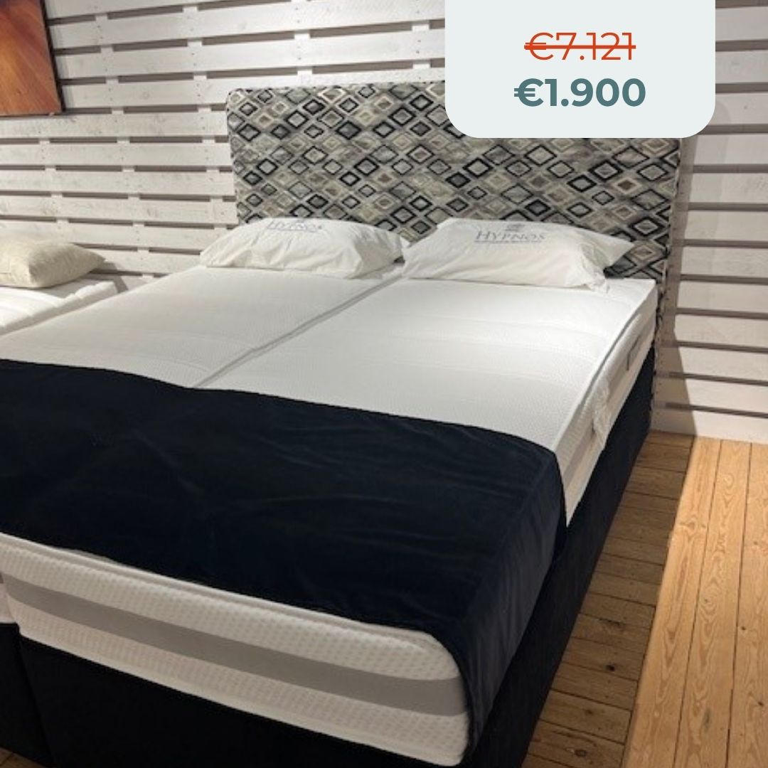 Hypnos boxspring toonzaalmodel zwart gestoffeerd, met Elegant hoofdbord in retro stof compleet met matrassen