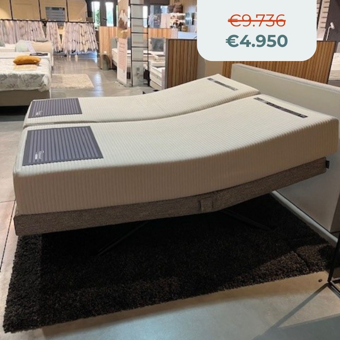 Elektrische boxspring Kreamat Molto toonzaalmodel zonder hoofdbord en zonder matrassen.