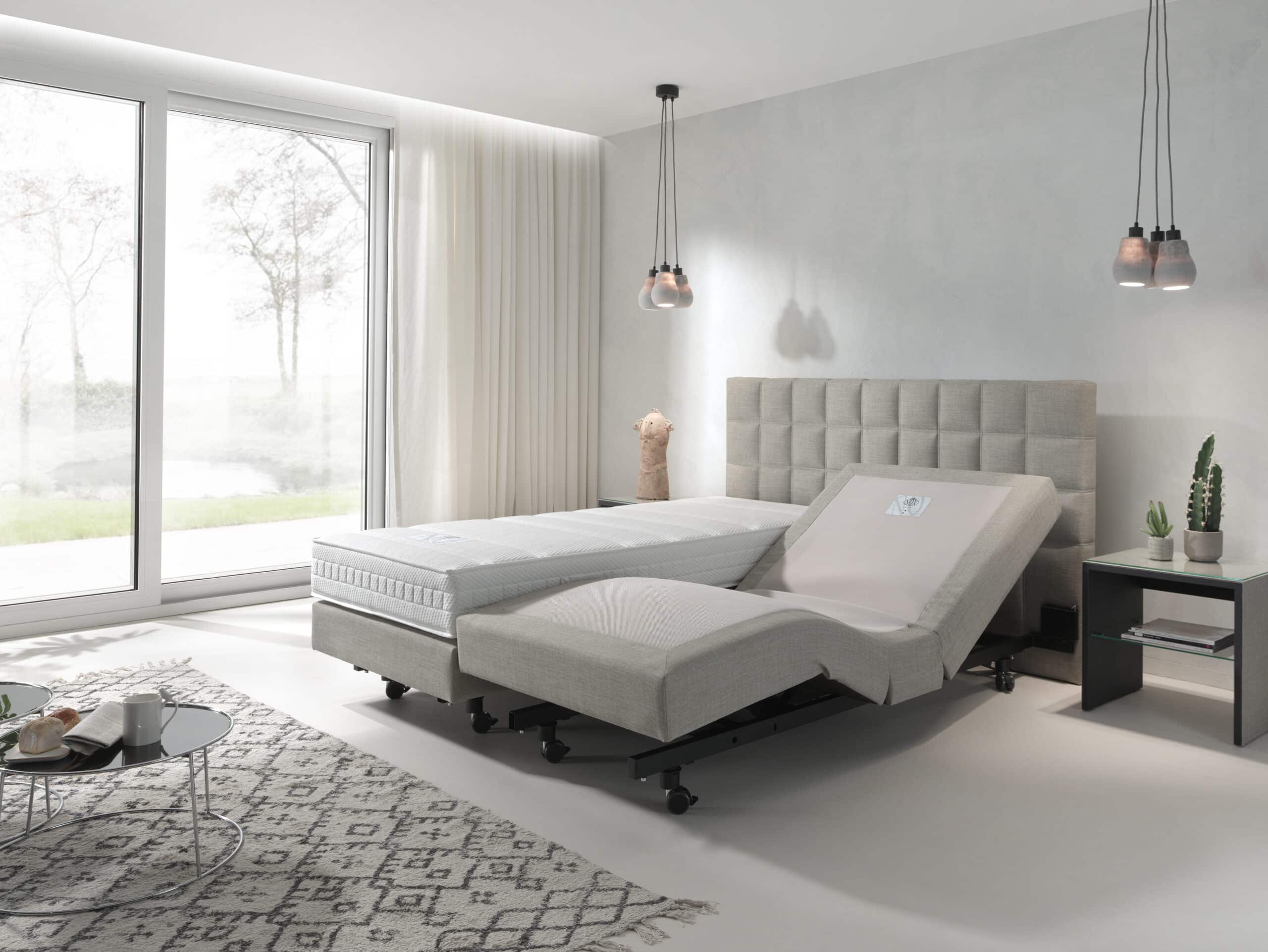 Elektrisch verstelbare boxspring Nox zonder matrassen met hoofdbord Piazza.